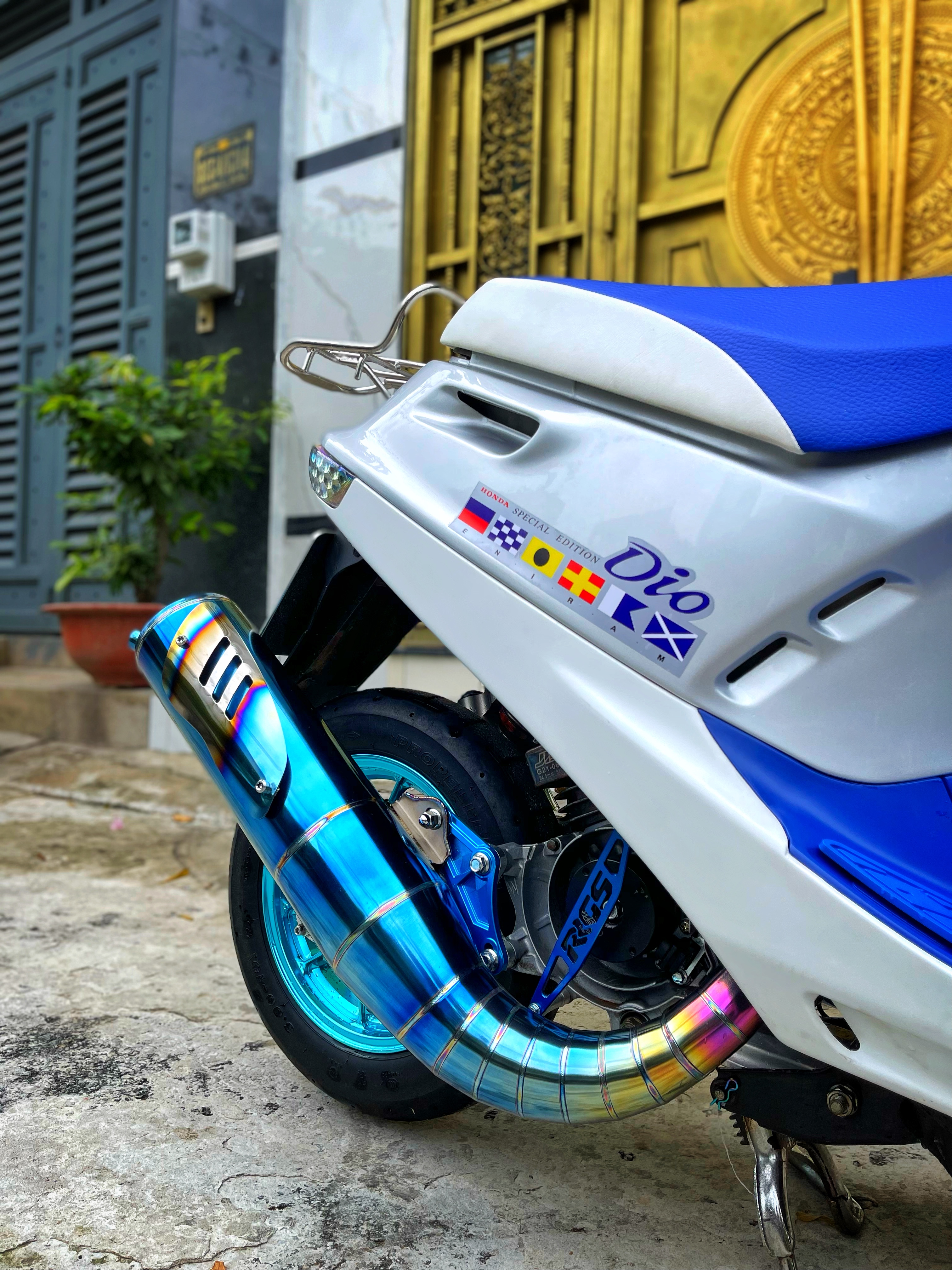 2.0.6 Titanium Silent Street